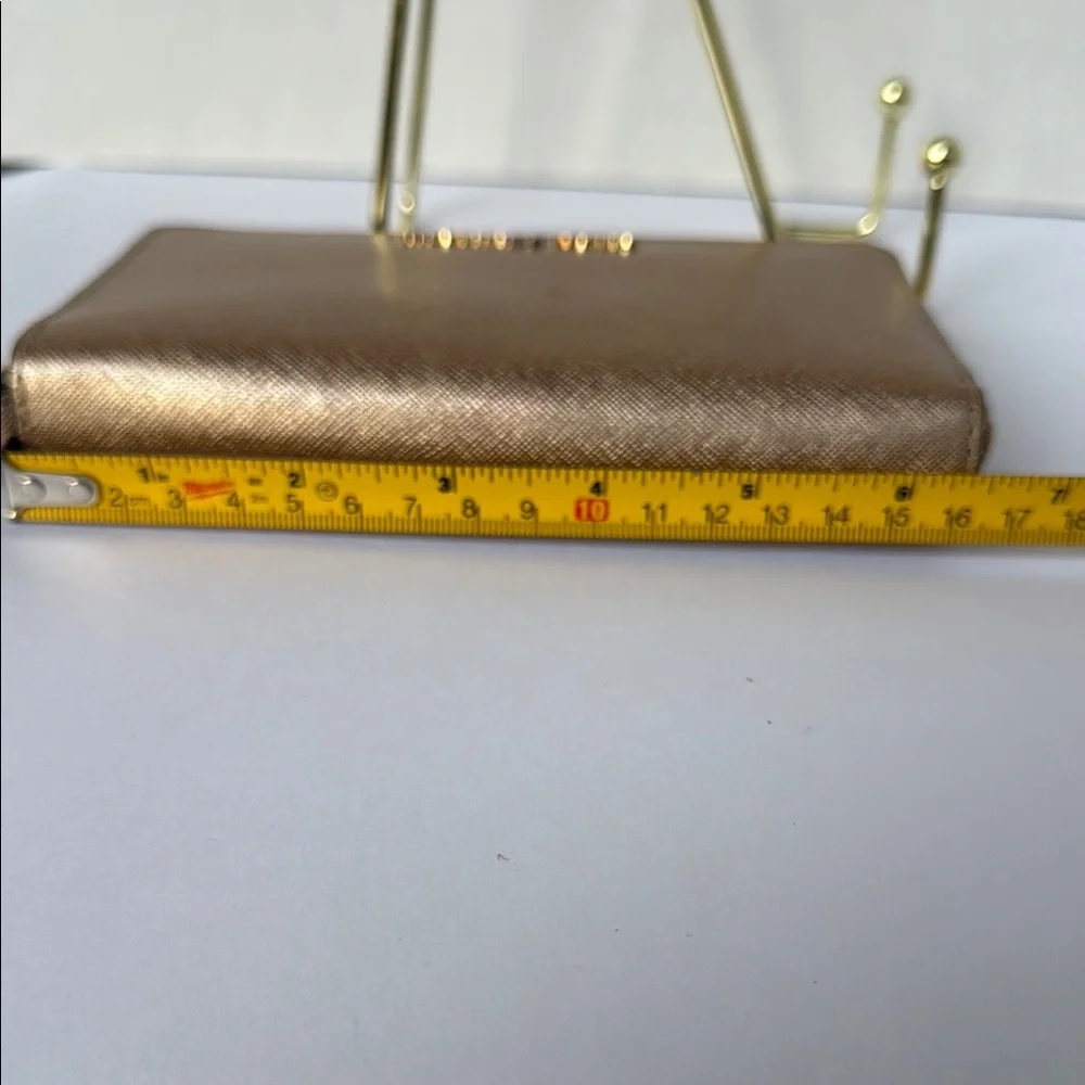 Michael Kors gold phone case and wallet - Picture 10 of 11